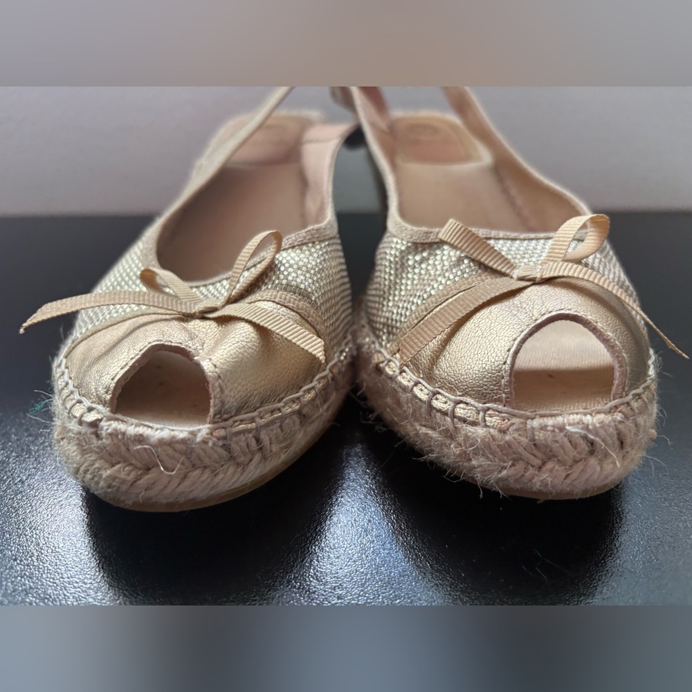 Vidorreta Golden Espadrille Sandals Gold Peep-Toe Slingback Sandals size 39/ 8.5